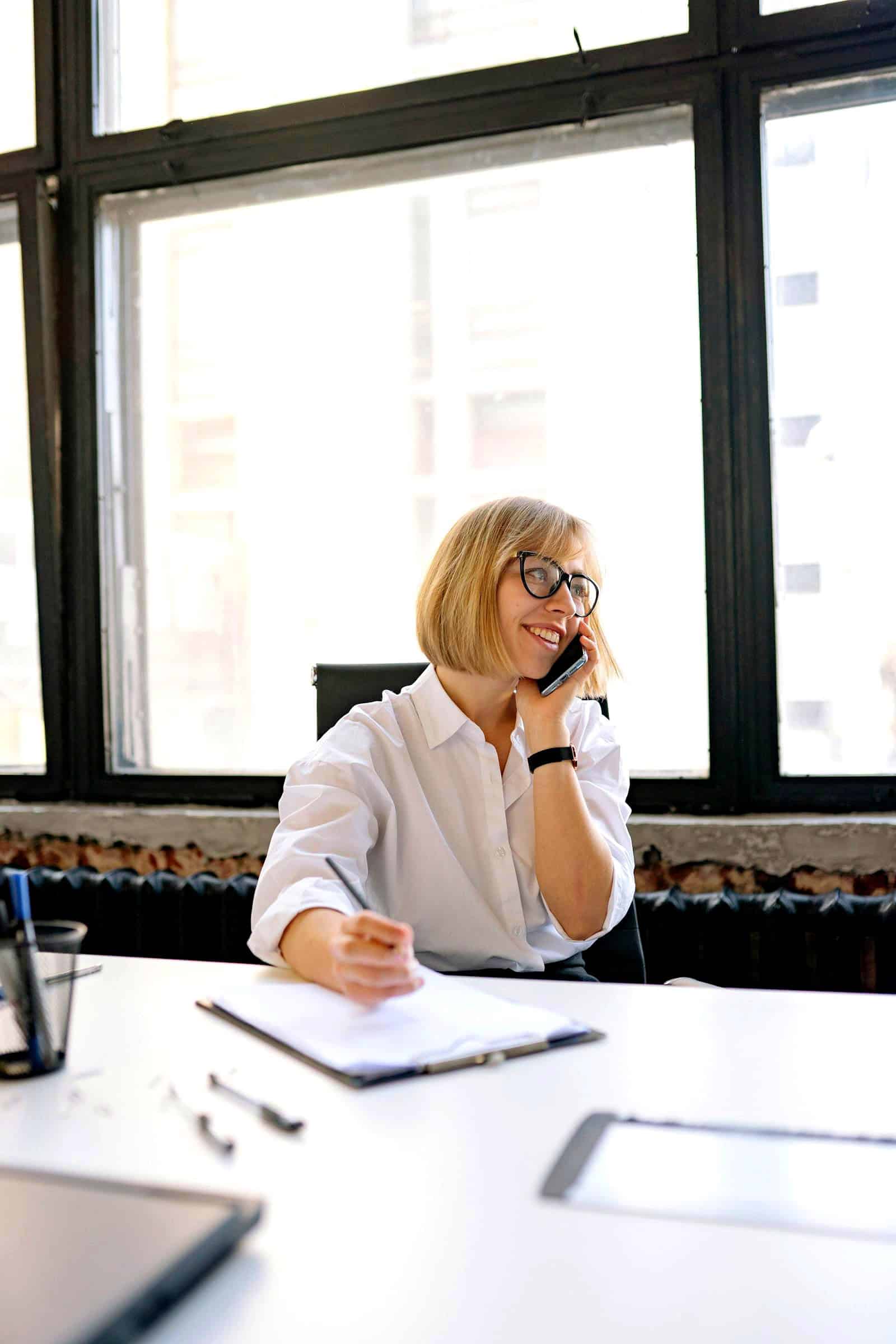 Free executive coaching session: leader on a coaching call with an executive coach